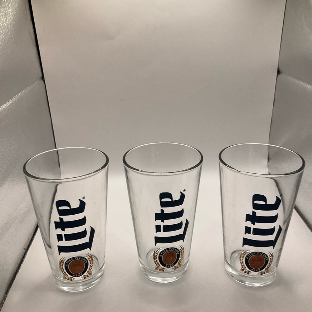 Vintage Miller Lite 16 oz Beer Set of 3 "A FINE PILSNER BEER" Pub Bar Glasses